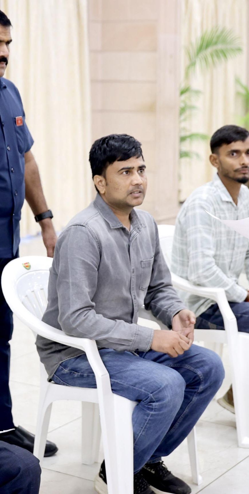 मुख्यमंत्री ने अफसरों को दिया निर्देश- संवेदनशील व्यवहार के साथ करें पीड़ितों की सहायता