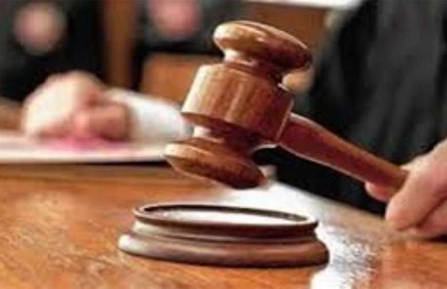 अंग्रेजी के अंकों पर हाई कोर्ट ने उठाए सवाल, 10वीं की छात्रा को बाकी विषयों में 75 से ज्यादा अंक