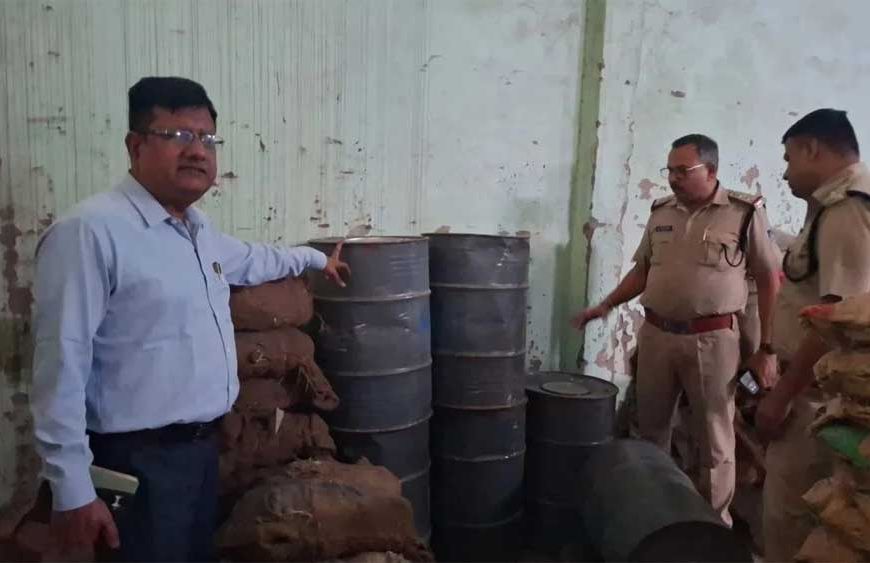 ग्वालियर में त्योहार से पहले बड़ी बरामदगी, 600 किलो विस्फोटक सामग्री पकड़ी; कार्बाइड गन पर पहले ही लग चुका है बैन