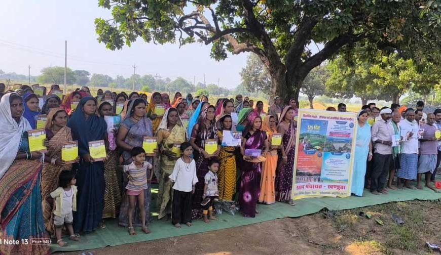 आयुक्त  तारन प्रकाश सिन्हा ने खंडुआ में किया सिंचाई नाली निर्माण कार्य का निरीक्षण, श्रमिकों से किया सीधा संवाद