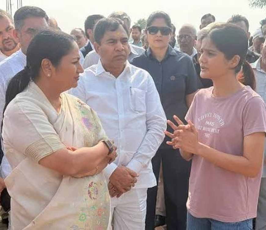 दिल्ली में एनिमल शेल्टर पर बुलडोजर कार्रवाई से मचा हंगामा, CM रेखा गुप्ता ने दिए जांच के आदेश