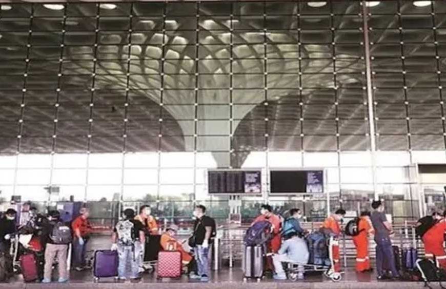 मुंबई एयरपोर्ट पर तकनीकी खराबी से कामकाज प्रभावित, सर्वर में गड़बड़ी के बाद मचा हड़कंप