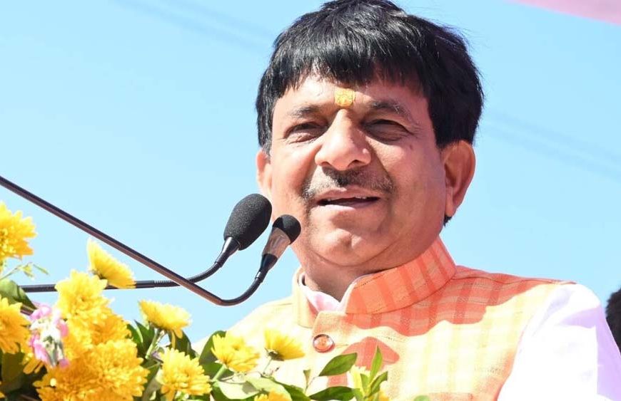 ‘सपा पार्टी नहीं, परिवार का समूह’, कपिलदेव अग्रवाल का हमला
