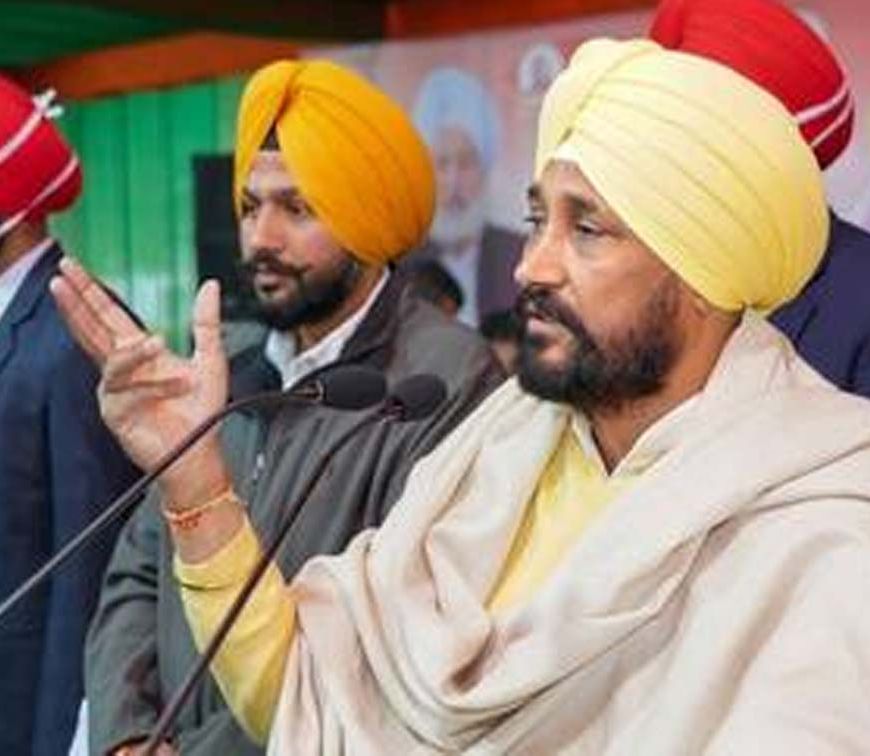 मानसा में मृतक दलजीत के परिवार से मिले पूर्व CM चरणजीत चन्नी, पुलिस कार्रवाई पर जताई नाराजगी