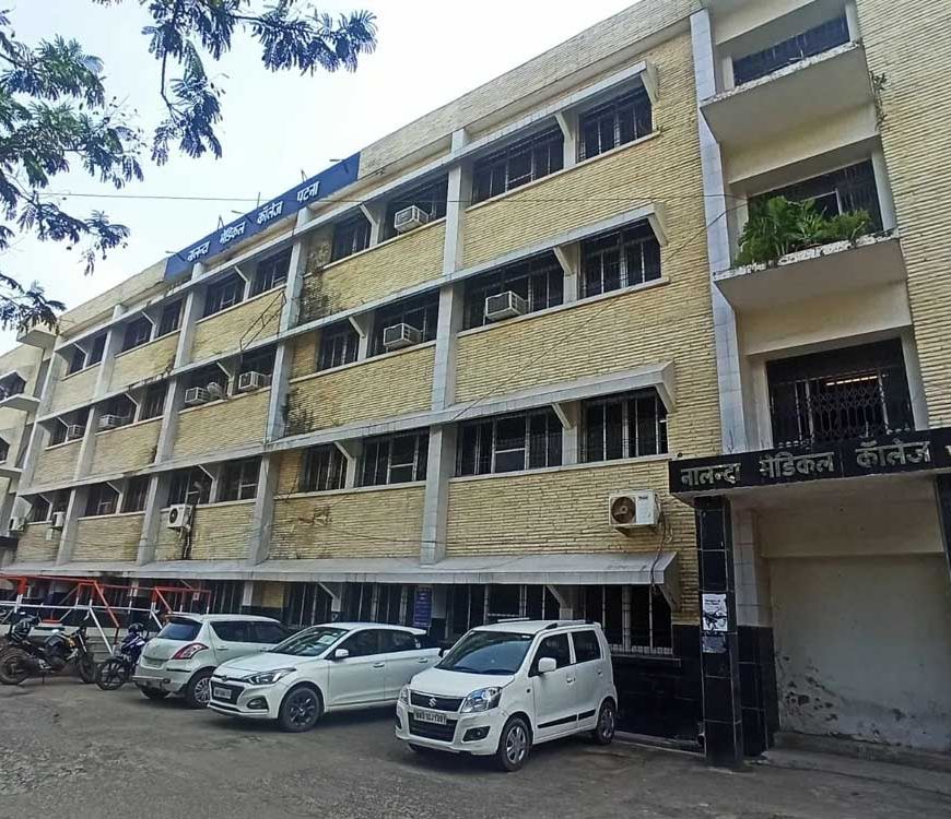 पटना  NMCH में रैगिंग का ‘रूलबुक’ वायरल: ‘बॉस-मैम कहो, नजरें झुकाओ’, पूरा सीनियर बैच 3 महीने के लिए सस्पेंड