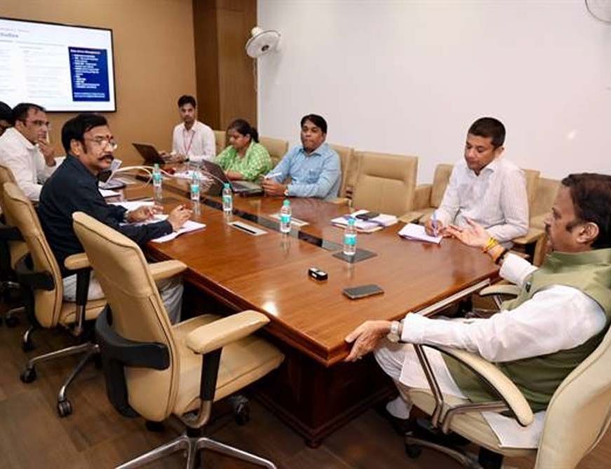 उच्च जोखिम वाली गर्भवती महिलाओं की समय पर स्वास्थ्य संस्थानों में भर्ती करें सुनिश्चित : उप मुख्यमंत्री शुक्ल