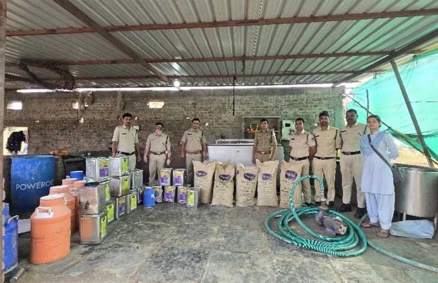 मिल्क पाउडर से लेकर यूरिया तक का इस्तेमाल, मंदसौर में सिंथेटिक दूध बनाने वाली फैक्ट्री का भंडाफोड़