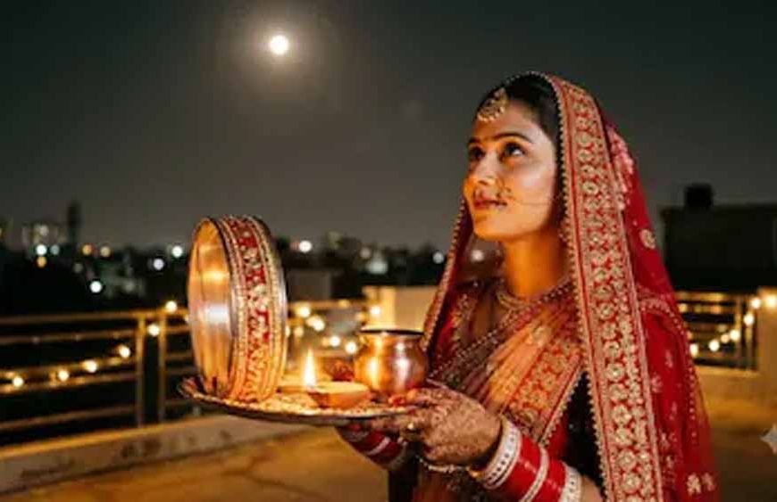 करवा चौथ 2026: आज पूजा का शुभ मुहूर्त कब से कब तक? जानें चंद्रोदय का समय