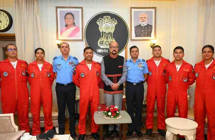 राज्यपाल रमेन डेका से एयर ऑफिसर कमांडिंग नंदा कुमार बाला ने की सौजन्य भेंट