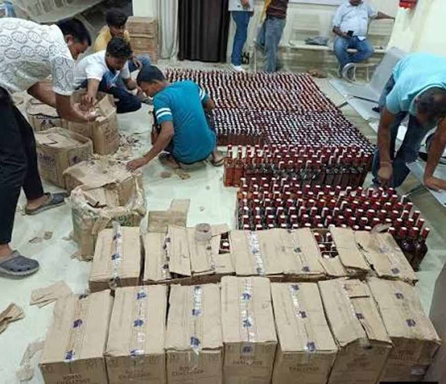 दरभंगा में शराब तस्करी का बड़ा खुलासा, टाइल्स गोदाम से 459 कार्टन विदेशी शराब बरामद