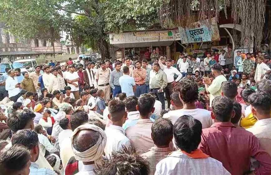 युवती की मौत से मांडू में तनाव, मुख्य चौराहे पर शव रखकर प्रदर्शन; तीन पर केस दर्ज