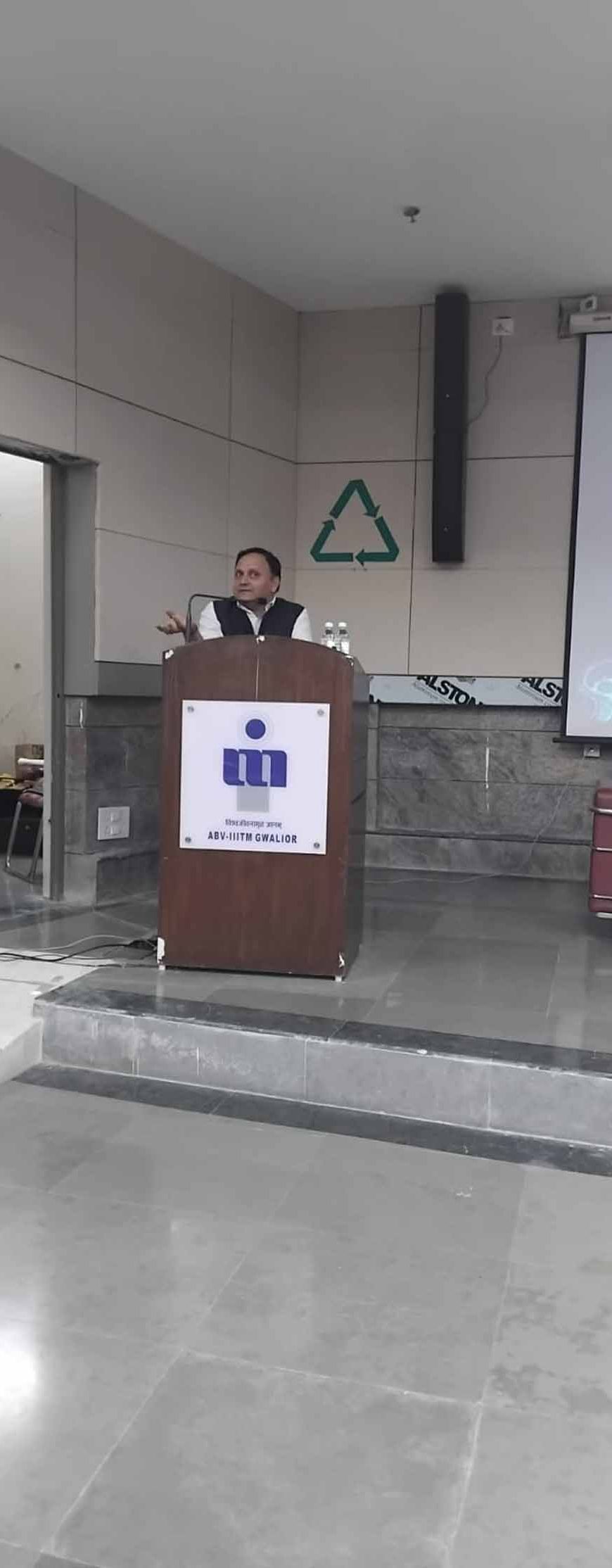 ग्वालियर AI सम्मेलन 2.0 का समापन, 40 टीमों ने हैकाथॉन में दिखाए AI आधारित नवाचार