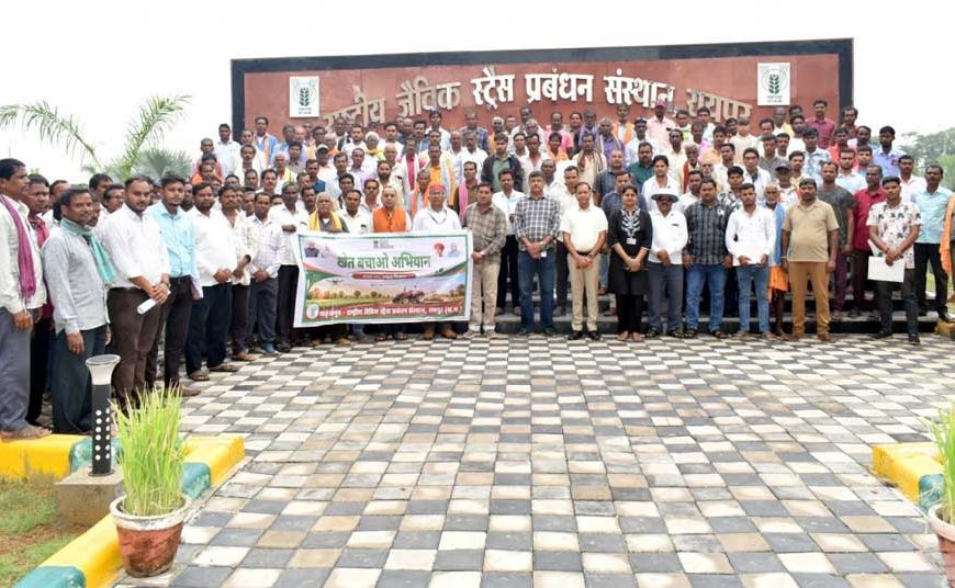 खेत बचाओ अभियान के तहत किसानों को उन्नत सरसों बीज का वितरण