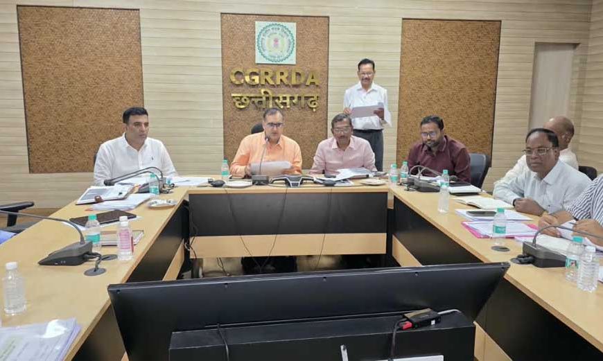 स्तर के दूरस्थ और नक्सल प्रभावित रहे क्षेत्रों में सड़क निर्माण को सर्वोच्च प्राथमिकता दें - सचिव  भीम सिंह