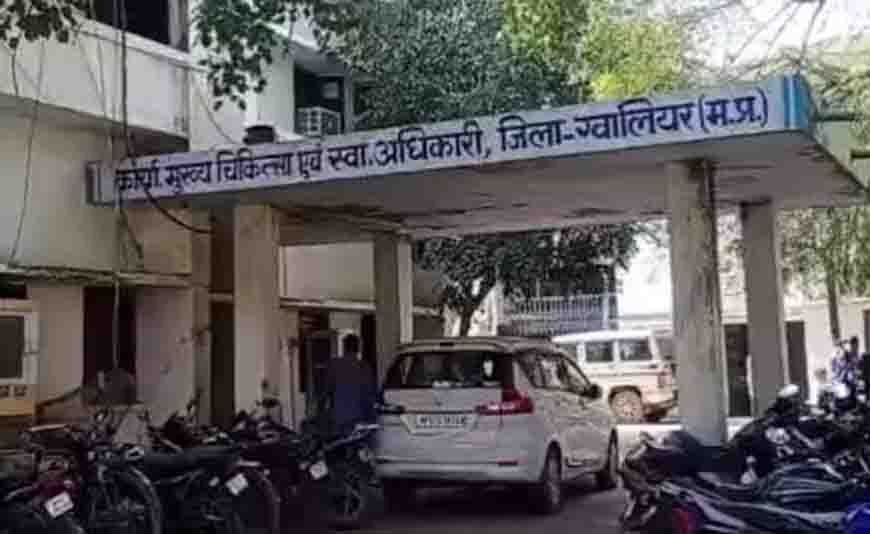 कार्यवाहियों के डर से निशाना बनाने की जुगत में लगे कई कर्मचारी और चिकित्सक