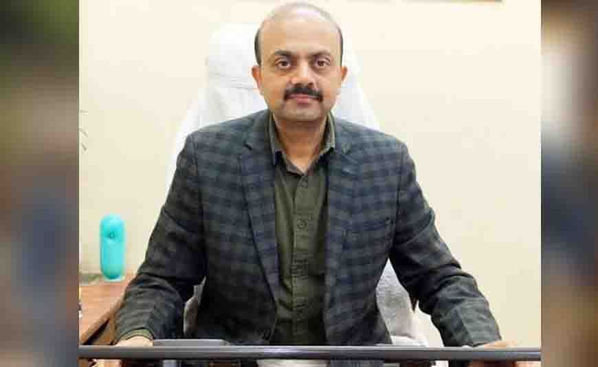 अवैध शराब के कारोबार पर योगी सरकार का कड़ा प्रहार, गाजियाबाद के जिला आबकारी अधिकारी निलंबित