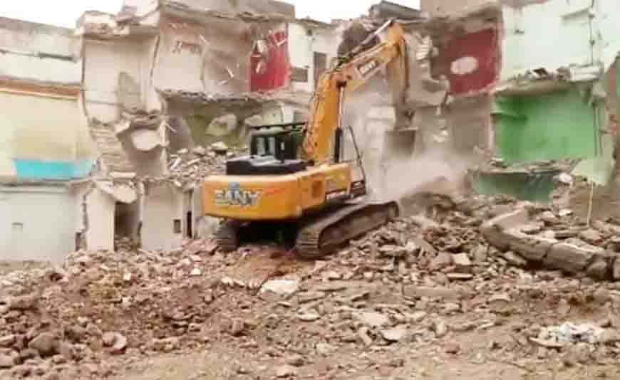 महाकाल मंदिर के पास बड़ी कार्रवाई, उज्जैन में 10 मकान-दुकानें जमींदोज