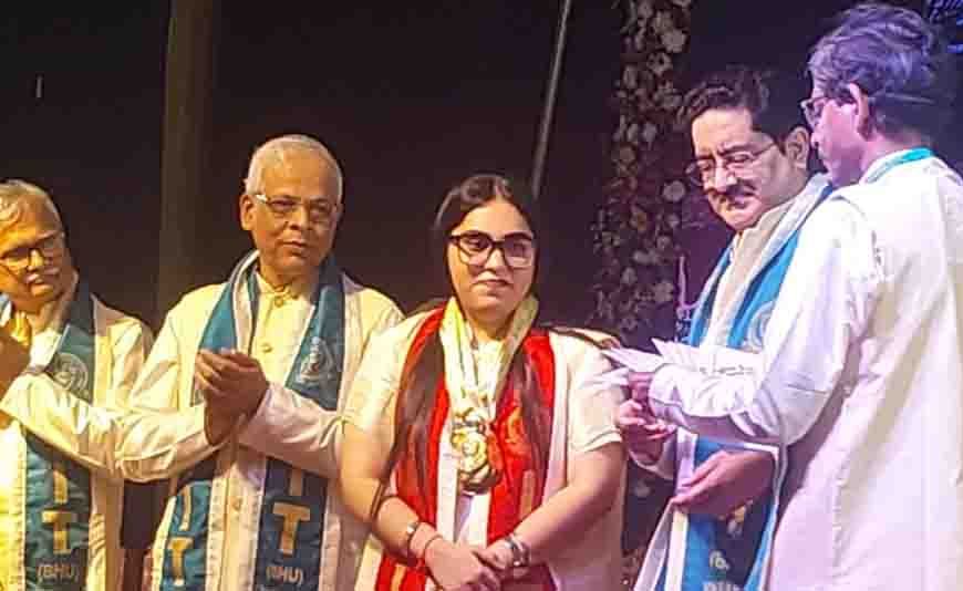 IIT BHU के दीक्षांत समारोह में कुमार मंगलम बिड़ला ने बांटे 124 मेडल, 62 छात्रों को मिला सम्मान