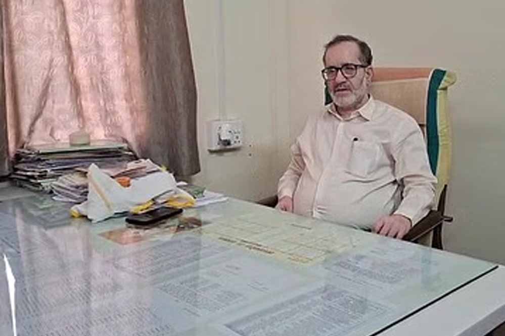 दमोह जिले में जिन स्कूलों का रिजल्ट 30% से कम रहा, अब वहाँ के शिक्षकों को खुद की परीक्षा देनी होगी 4 Breaking news 8A 65 2 Hindi News Website